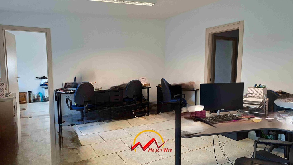 Immagine per Uffici e magazzino a Villeneuve