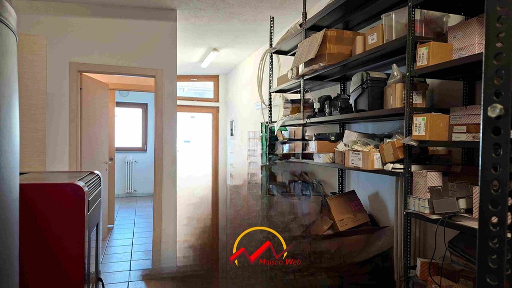 Immagine per Uffici e magazzino a Villeneuve