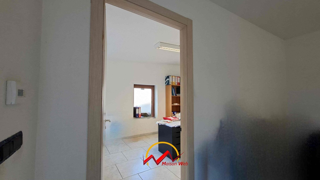 Immagine per Uffici e magazzino a Villeneuve